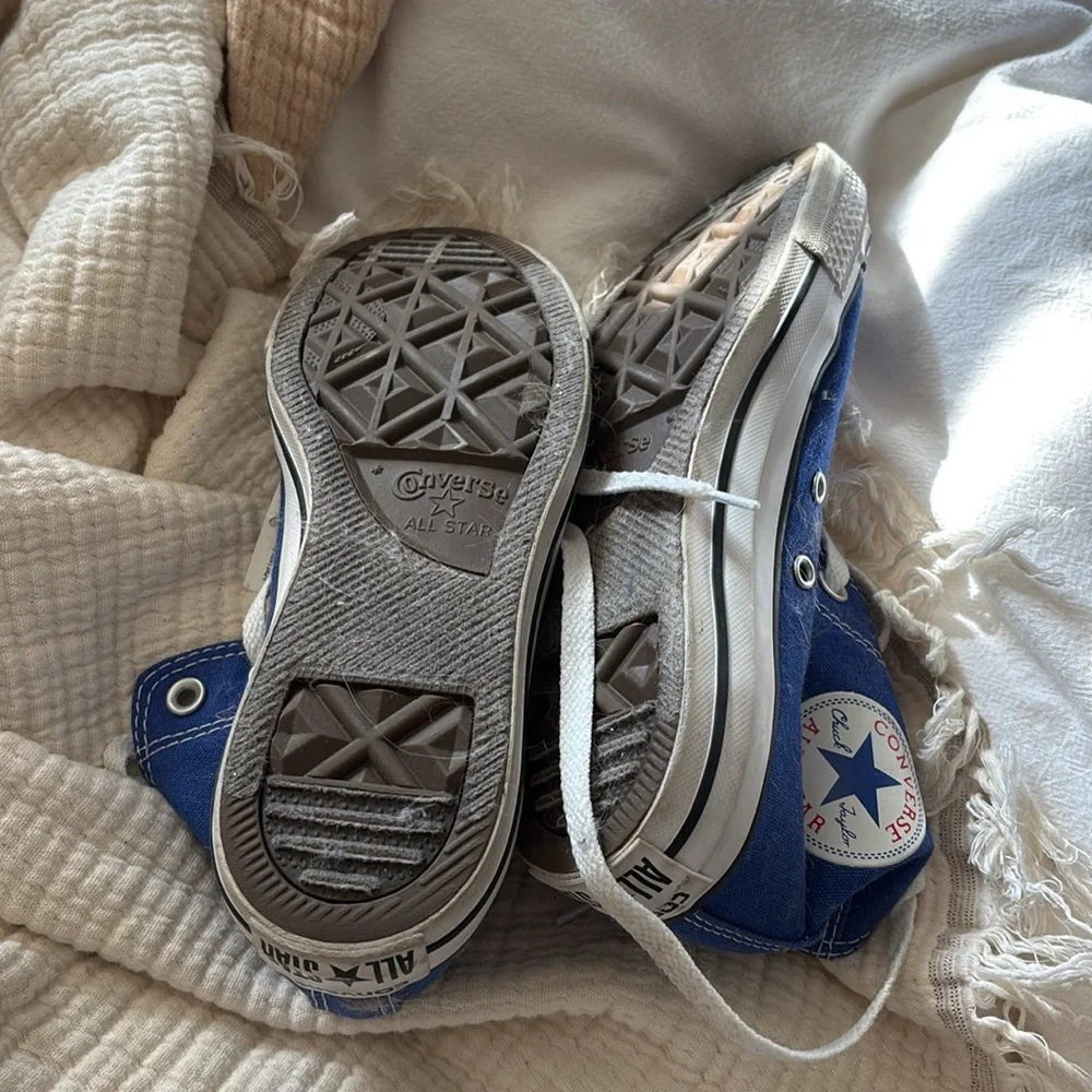 Converse - Picture 2 of 2